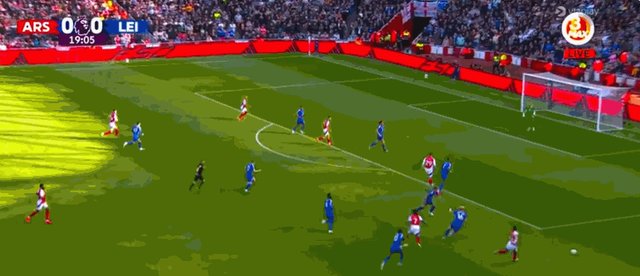 1727533483627080958.gif 【英超】阿森纳4比2险胜莱斯特城,特罗萨尔绝杀