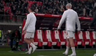 九游平台-【现场】老友重逢致敬过去，米兰用胜利瞄准未来